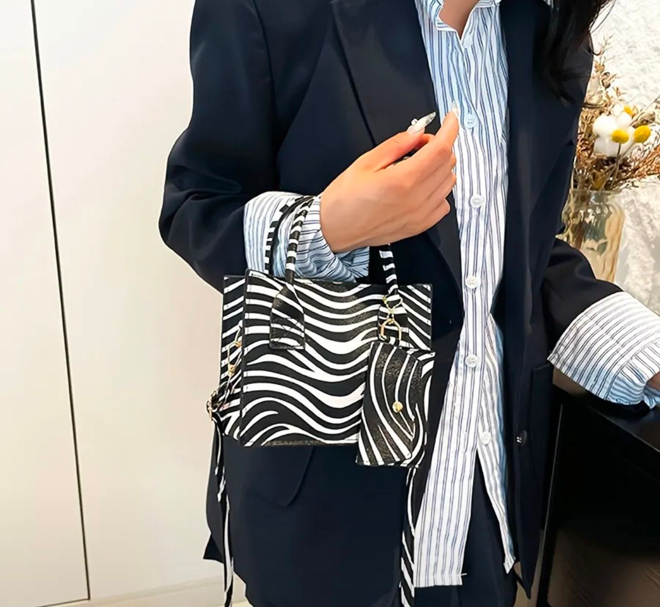 Stylish leopard print Handbag